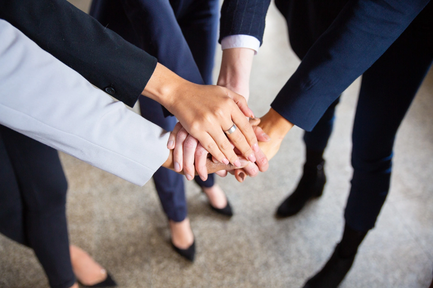 Franke Unternehmensgruppe – Immobilien – Teamwork-Hände